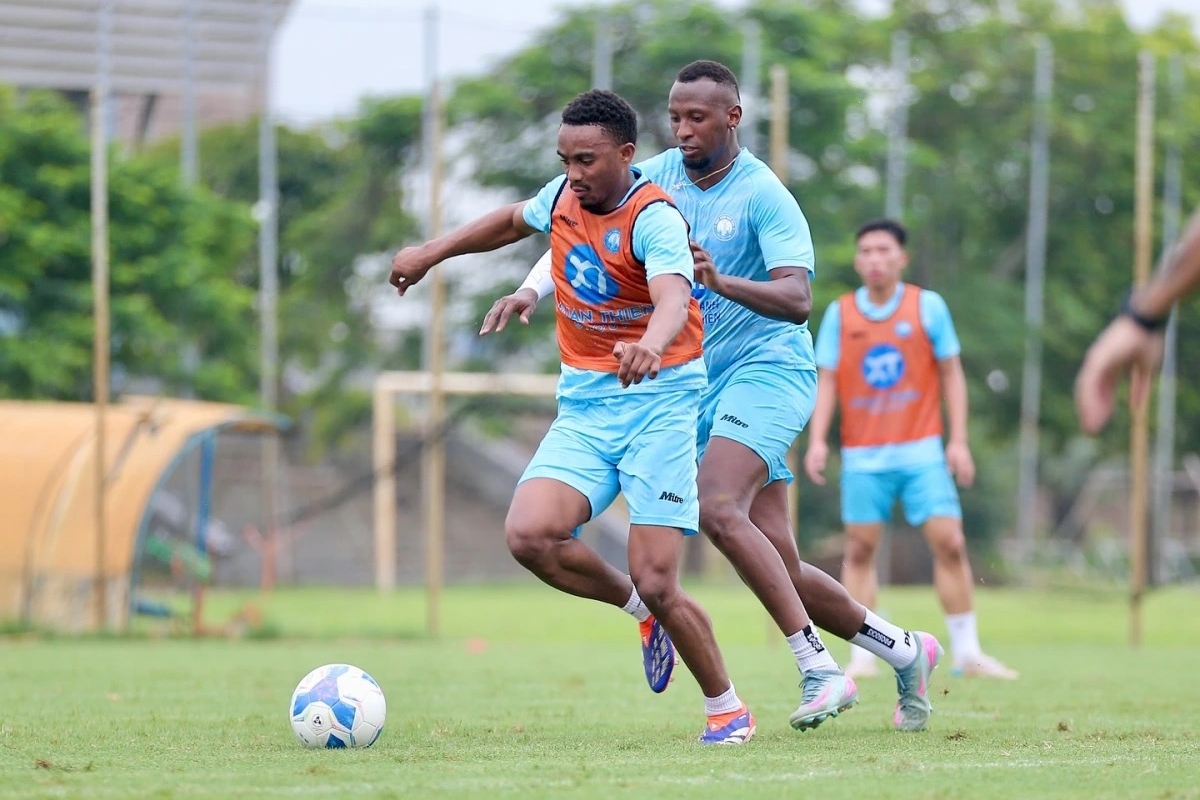 Njabulo Blom dính chấn thương Njabulo Blom dinh chan thuong