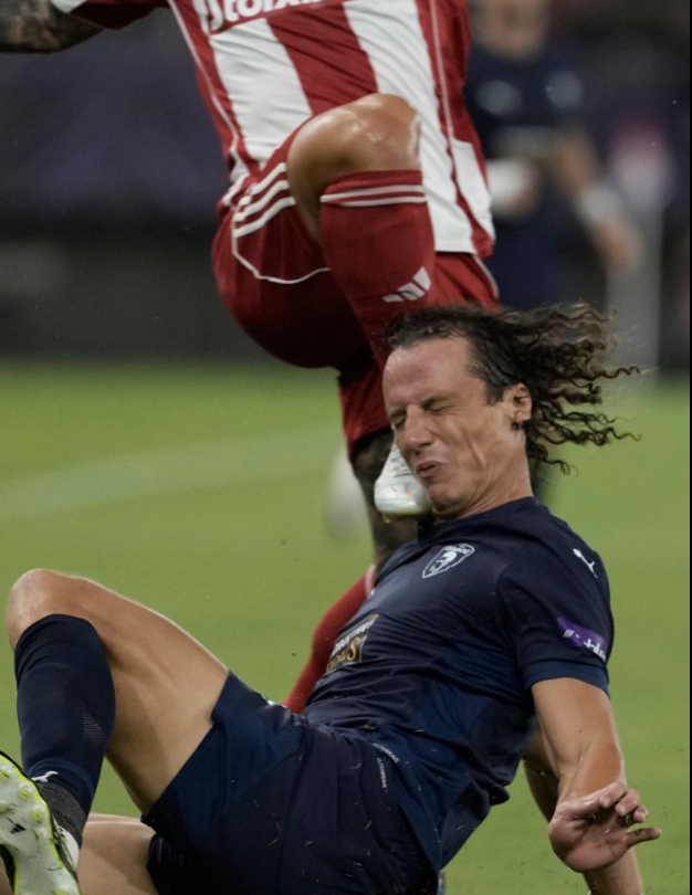 Màn trở lại Champions League khó quên của David Luiz 1