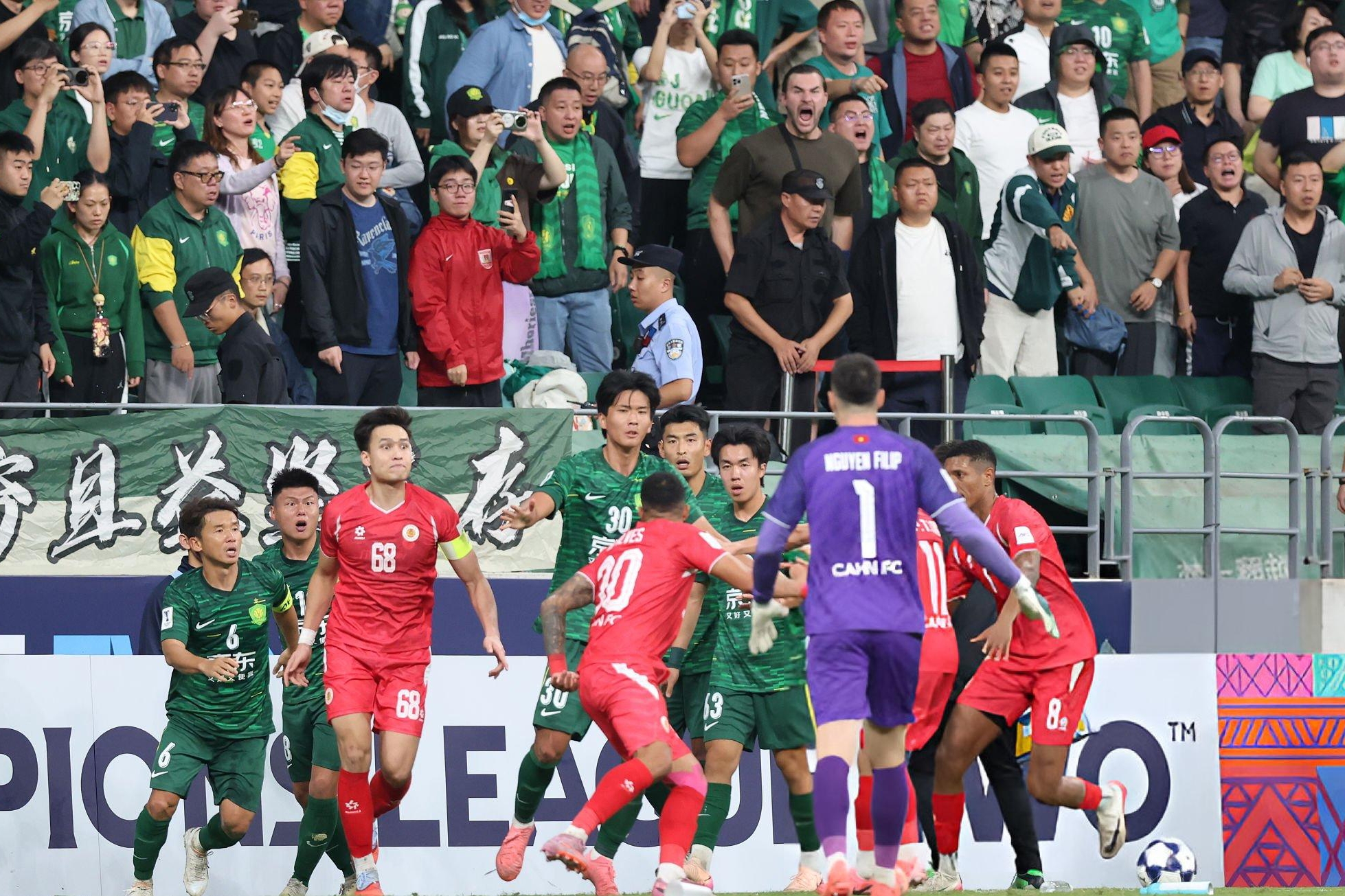 Ẩu đả trong trận Beijing Guoan vs CAHN au da trong tran Beijing Guoan vs CAHN