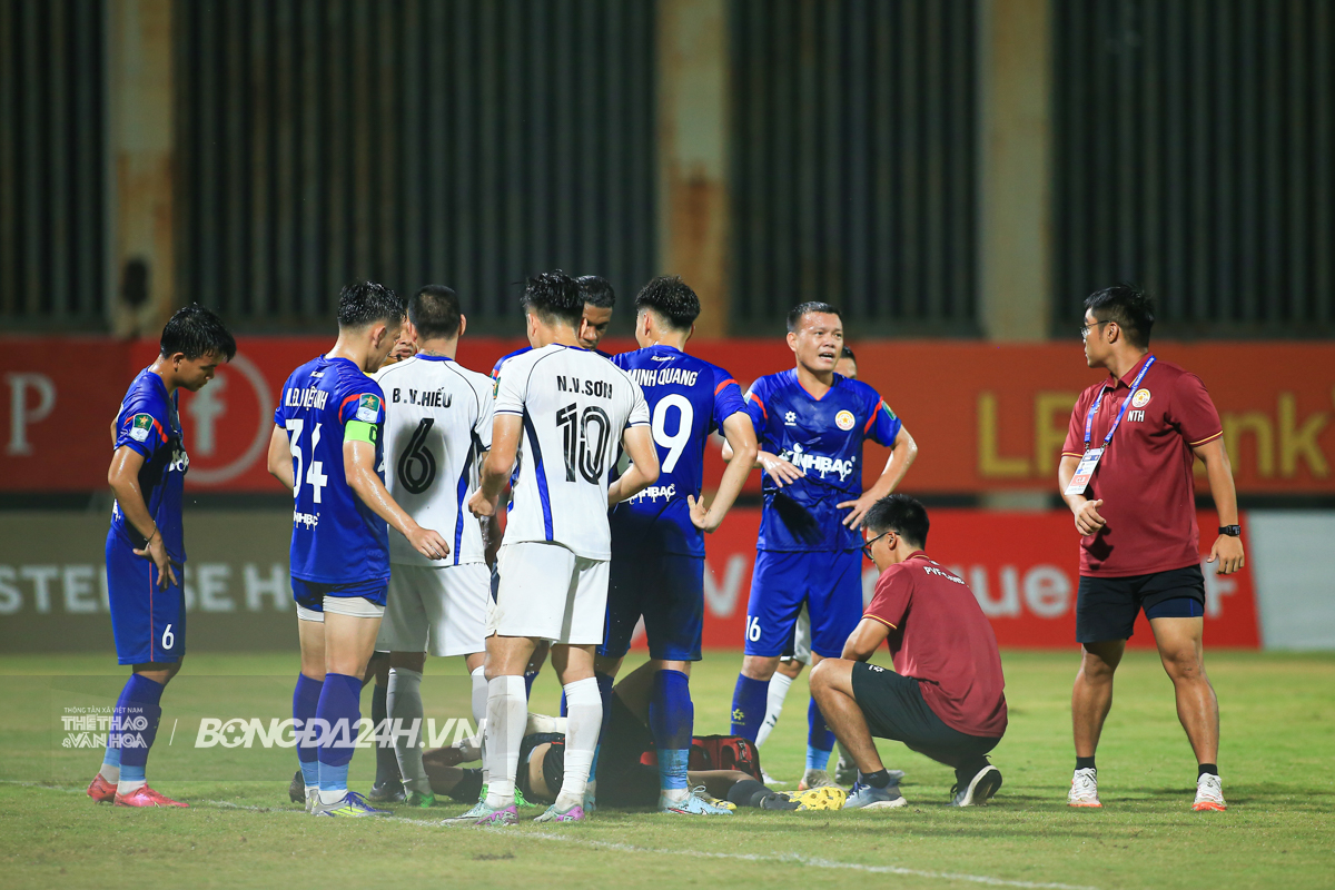 Mạc Hồng Quân bất lực, Quảng Ninh thua trận mở màn hạng Nhất 5