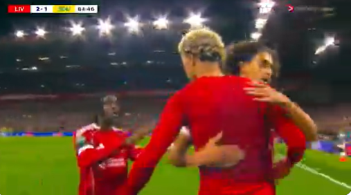 Tấm thẻ đỏ cực kỳ ngớ ngẩn của Hugo Ekitike 5 Tấm thẻ đỏ cực kỳ ngớ ngẩn của Hugo Ekitike 5