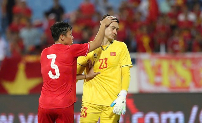 HLV Kim Sang Sik liệu có nên cho Đặng Văn Lâm một cơ hội 2