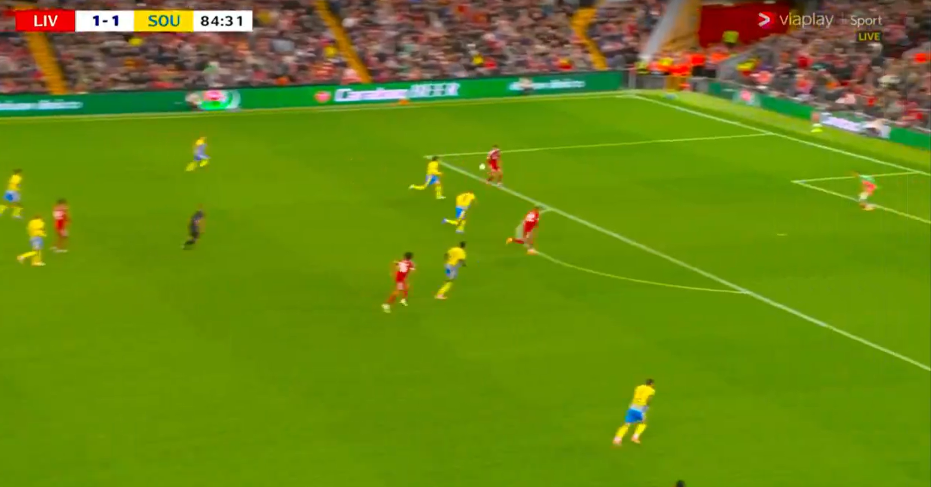 Tấm thẻ đỏ cực kỳ ngớ ngẩn của Hugo Ekitike 1 Tấm thẻ đỏ cực kỳ ngớ ngẩn của Hugo Ekitike 1