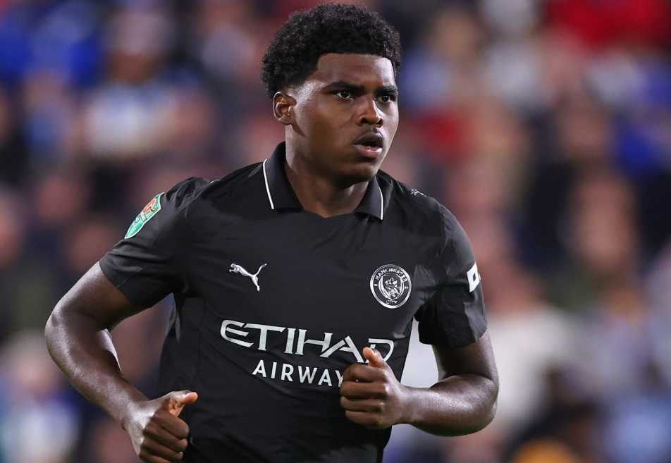 Jaden 19 tuổi đã có trận ra mắt Man City. Jaden 19 tuoi da co tran ra mat Man City.