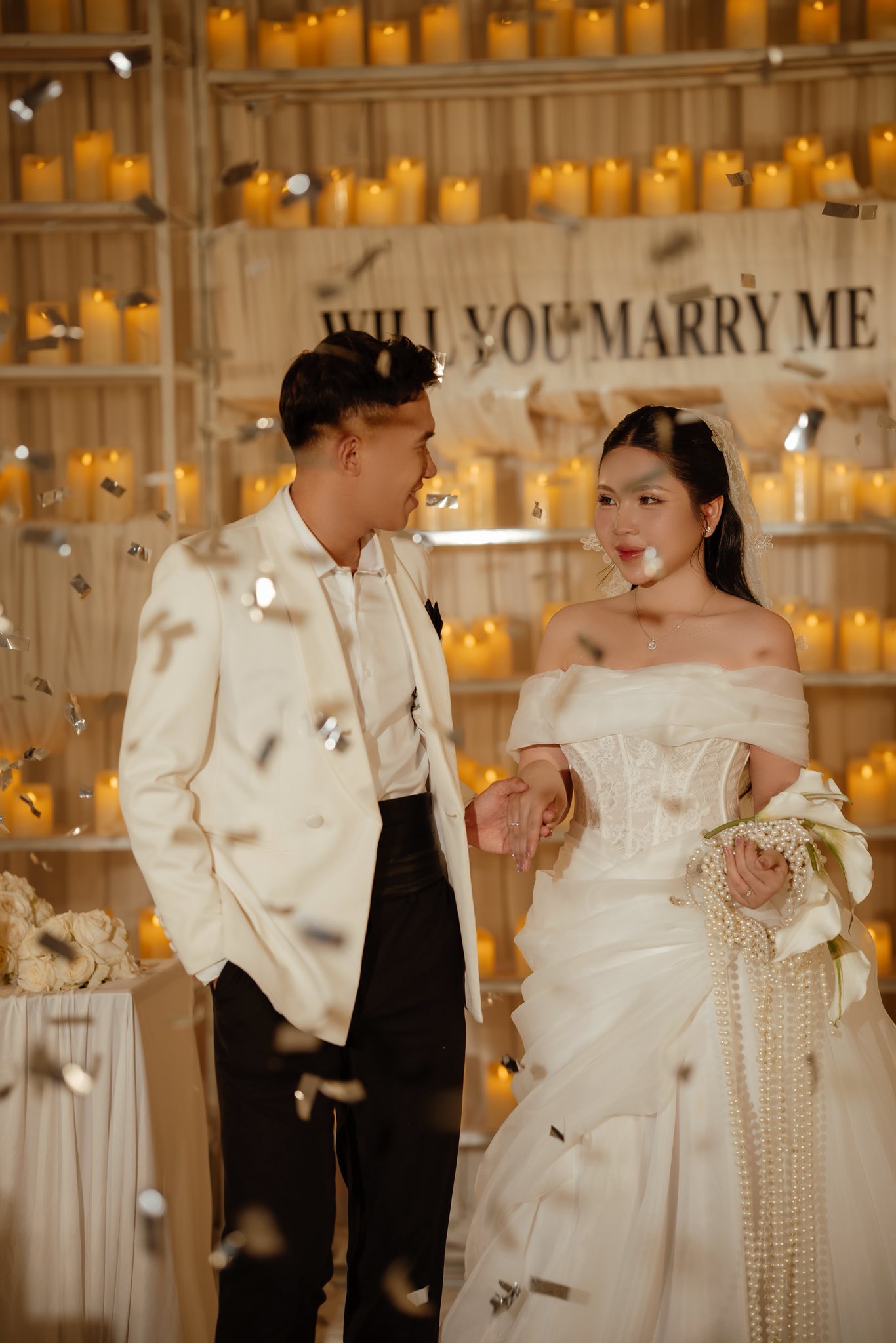 Tuyển thủ Việt Nam khoe ảnh cưới lãng mạn cùng bạn gái lâu năm 2