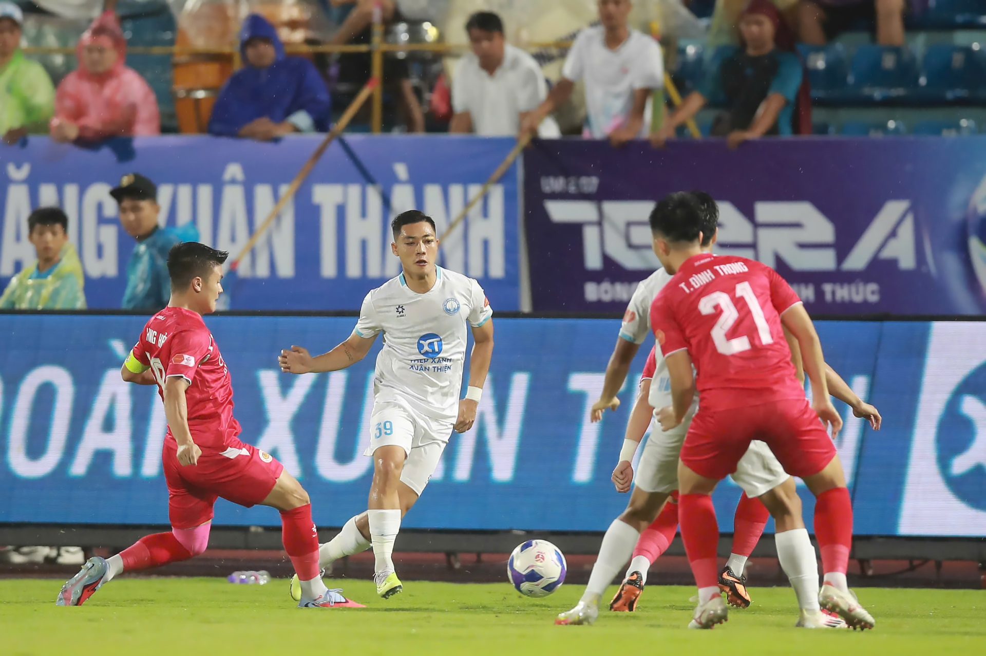 Cơn khủng hoảng không hồi kết của nhà đương kim vô địch Nam Định 2