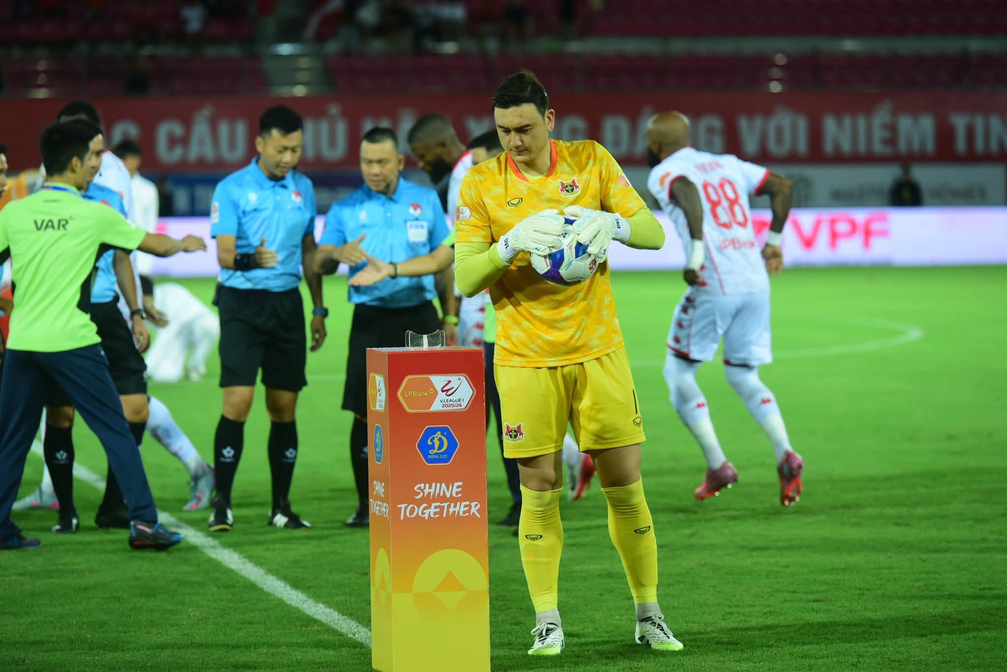 Bài học quý giá với CLB Ninh Bình 2