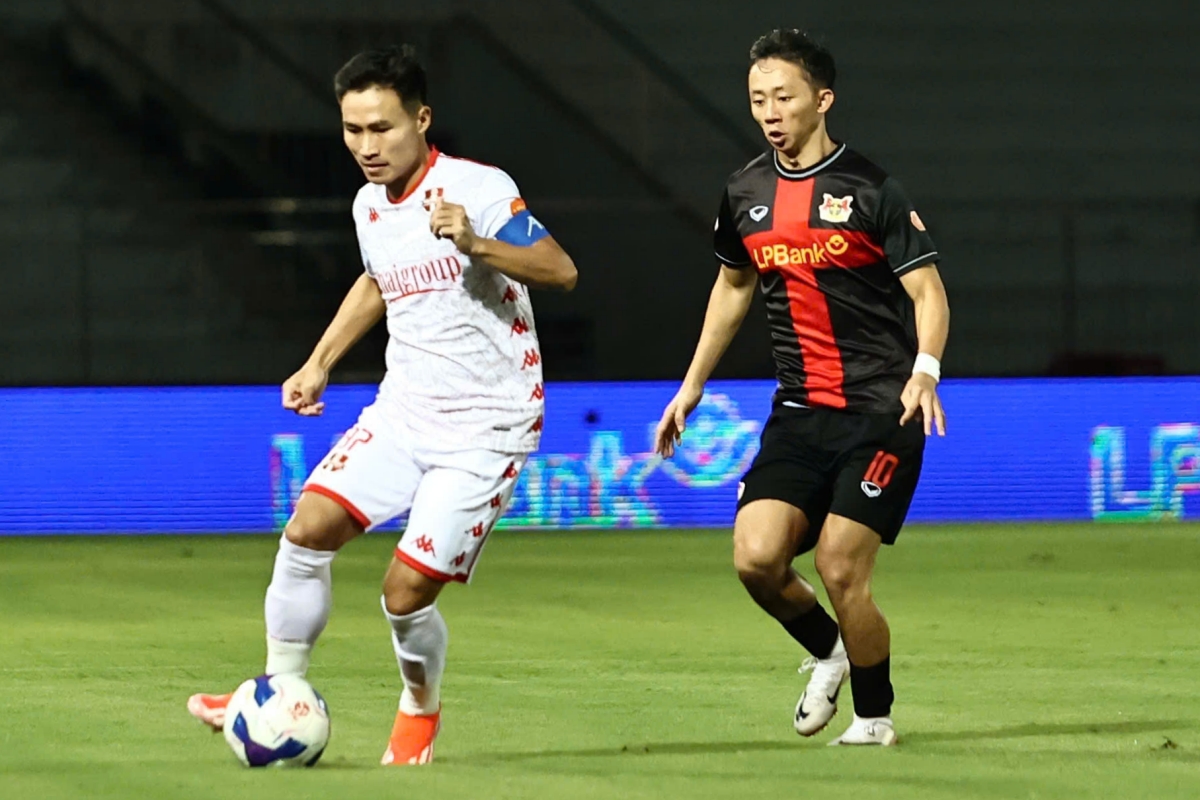 Châu Ngọc Quang dính chấn thương trong trận gặp Hải Phòng tối 28/9 Chau Ngoc Quang dinh chan thuong trong tran gap Hai Phong toi 28/9