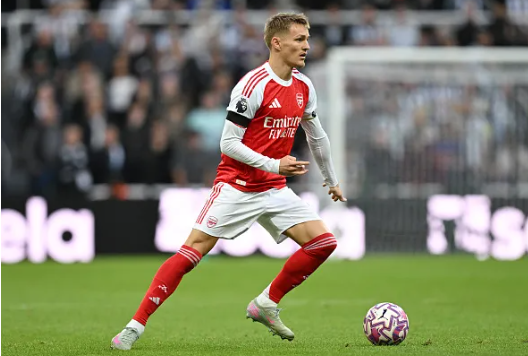 Arsenal cần Martin Odegaard để cứu vãn mùa giải 2