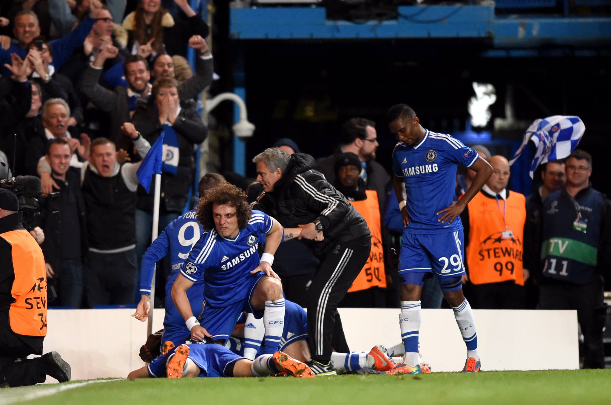 Jose Mourinho Ông từng là tất cả với CĐV Chelsea, nhưng còn bây giờ thì sao 6 Jose Mourinho Ông từng là tất cả với CĐV Chelsea, nhưng còn bây giờ thì sao 6