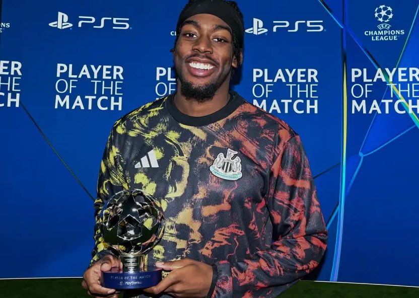 3 cựu cầu thủ MU được vinh danh trong một ngày 1