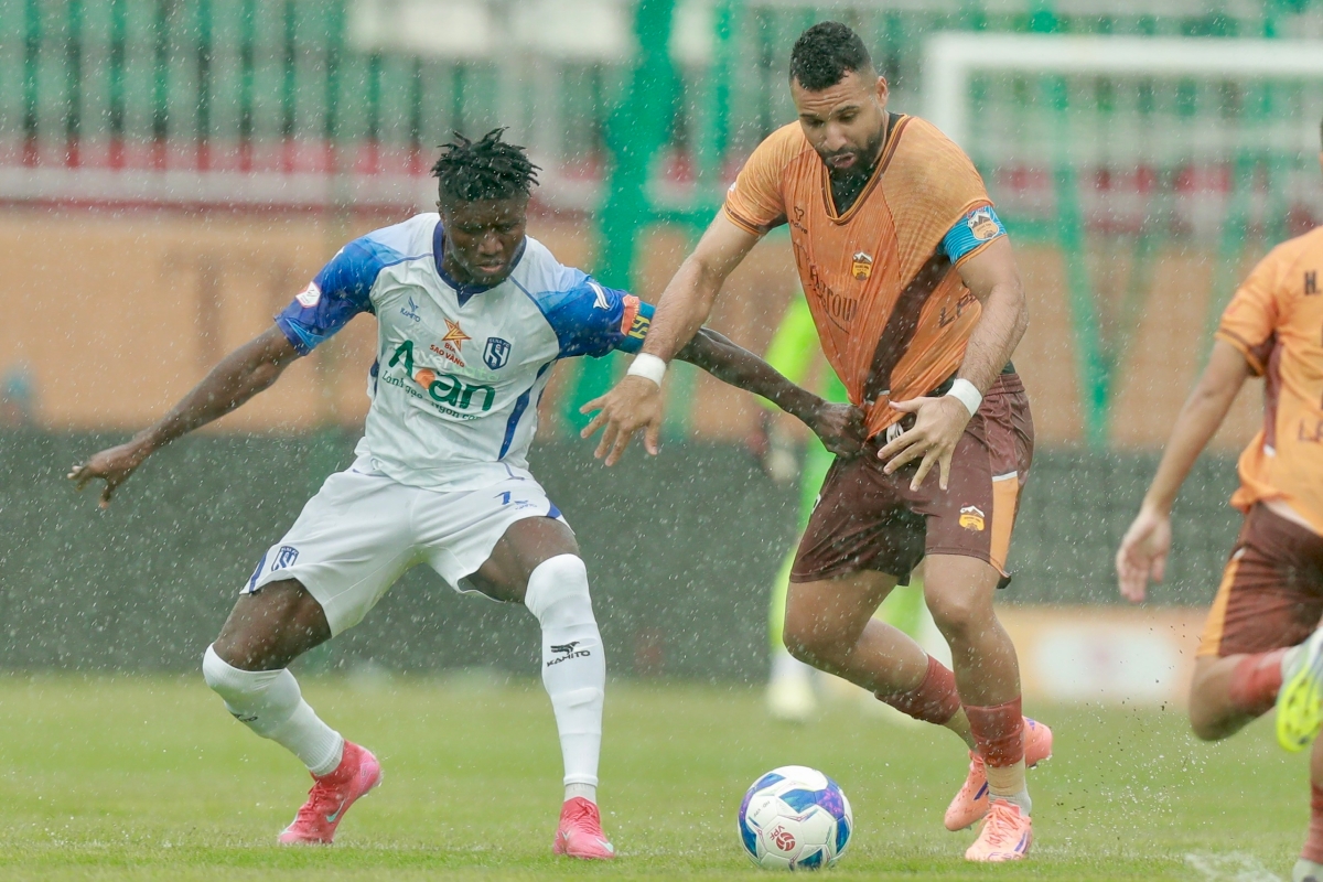 doi truong Jairo (phai) bo lo co hoi dua HAGL gianh chien thang dau tien