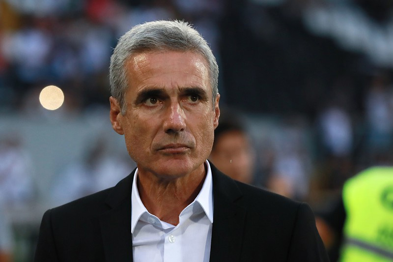 Huấn luyện viên Luis Castro