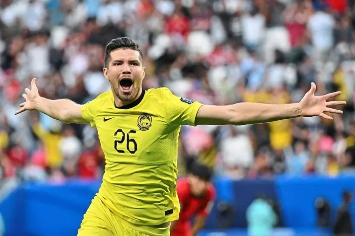 Romel Morales là cầu thủ nhập tịch duy nhất trong đội hình xuất phát ĐT Malaysia trước Lào Romel Morales la cau thu nhap tich duy nhat trong doi hinh xuat phat dT Malaysia truoc Lao