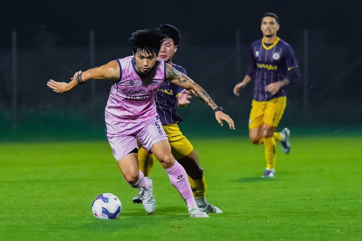 doan Van Hau tro lai san co