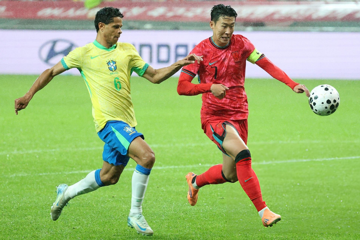 Tien dao Son Heung Min nhan nhu dong doi