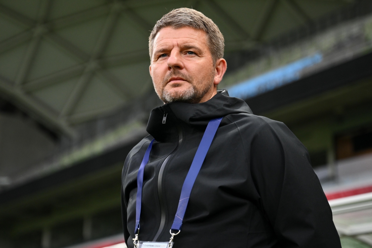 Tân HLV Mark Jackson của Buriram United Tan HLV Mark Jackson cua Buriram United