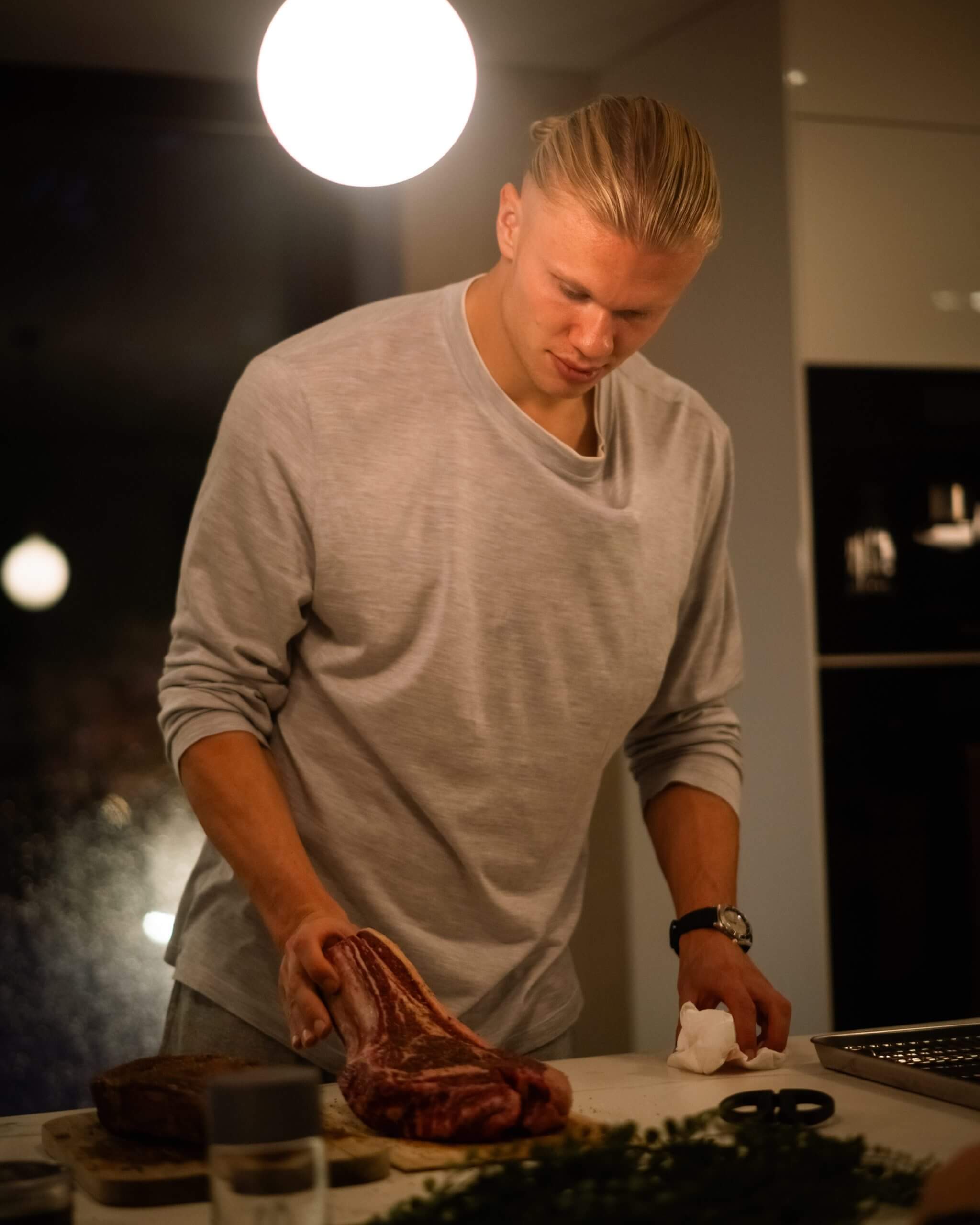 Một ngày của quái vật Haaland Từ sân tập tới căn bếp và bí quyết duy trì thể trạng siêu nhân 3