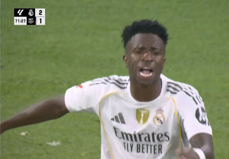 Vinicius Junior tức giận khi bị thay ra trước Barca 3 Vinicius Junior tức giận khi bị thay ra trước Barca 3