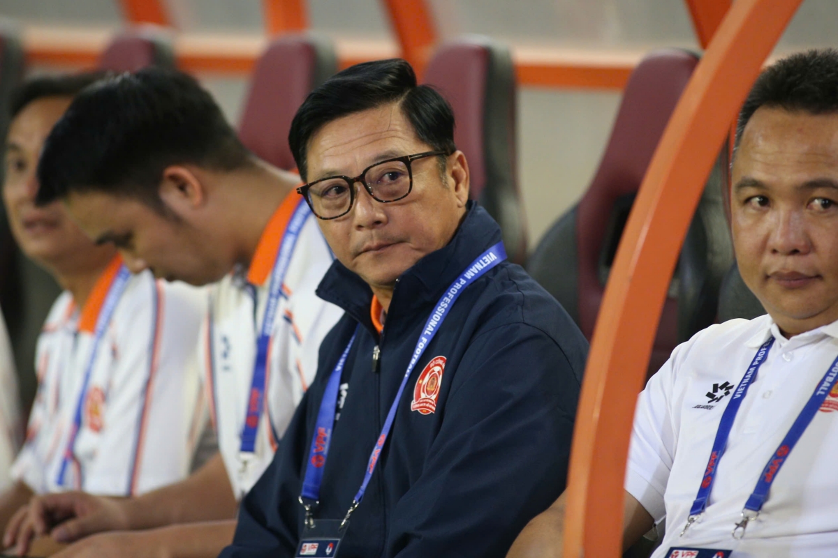 HLV Le Huynh duc CAHN vs CA TP HCM 27/10