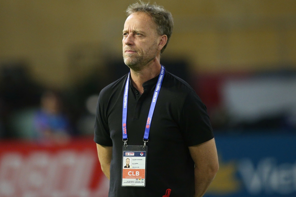 HLV Polking thẻ đỏ CAHN vs CA TP HCM 27/10 HLV Polking the do CAHN vs CA TP HCM 27/10