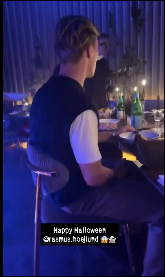 McTominay trêu Hojlund vì gu thời trang “thảm họa” đêm Halloween 1 McTominay trêu Hojlund vì gu thời trang “thảm họa” đêm Halloween 1