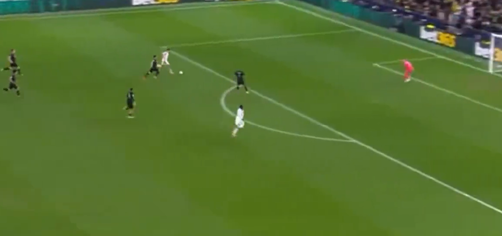 Chiêm ngưỡng siêu phẩm bàn thắng của Micky van de Ven 3