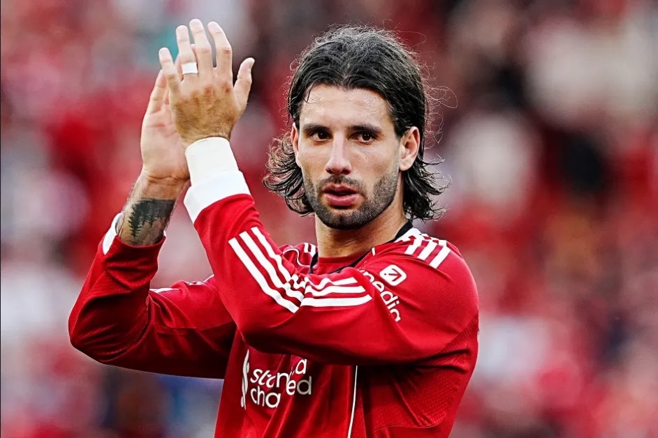 Liverpool cân nhắc trao băng đội trưởng cho Dominik Szoboszlai Liverpool can nhac trao bang doi truong cho Dominik Szoboszlai