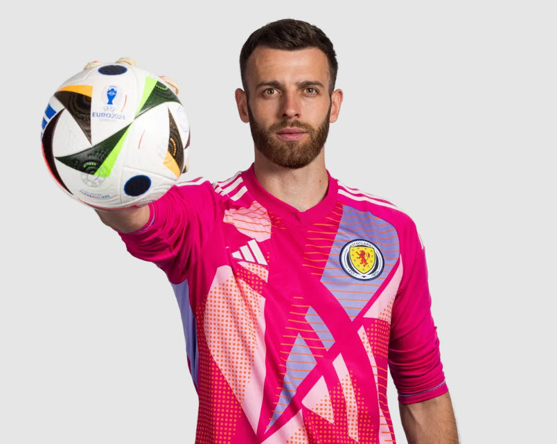 cầu thủ Angus Gunn