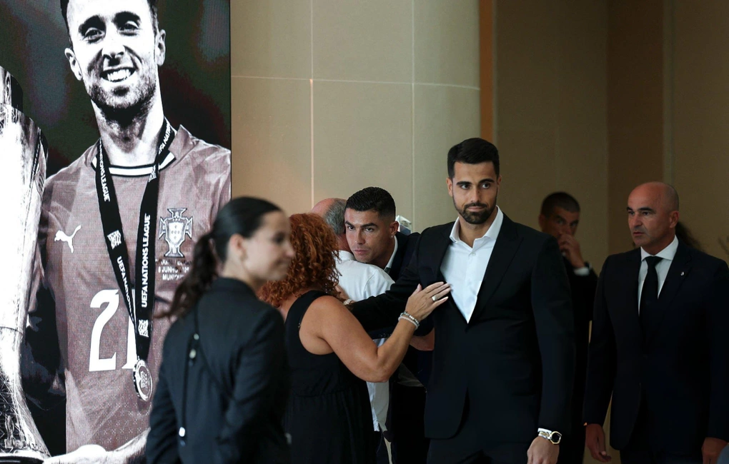 Toàn bộ buổi phỏng vấn Ronaldo với Piers Morgan (P2) Ước gì tôi bớt nổi tiếng để sống hòa đồng thì tốt biết bao! 2 Toàn bộ buổi phỏng vấn Ronaldo với Piers Morgan (P2) Ước gì tôi bớt nổi tiếng để sống hòa đồng thì tốt biết bao! 2