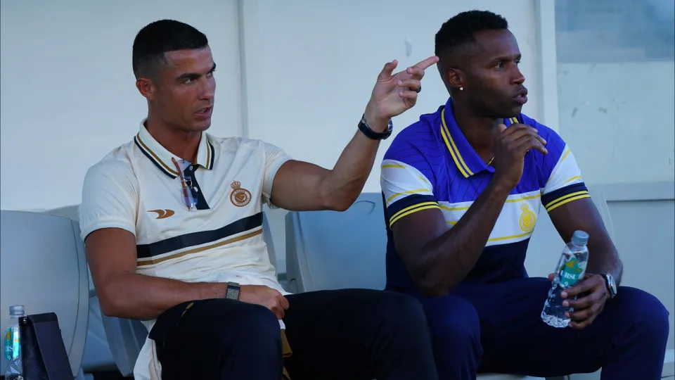 Toàn bộ buổi phỏng vấn Ronaldo với Piers Morgan (P2) Ước gì tôi bớt nổi tiếng để sống hòa đồng thì tốt biết bao! 4 Toàn bộ buổi phỏng vấn Ronaldo với Piers Morgan (P2) Ước gì tôi bớt nổi tiếng để sống hòa đồng thì tốt biết bao! 4