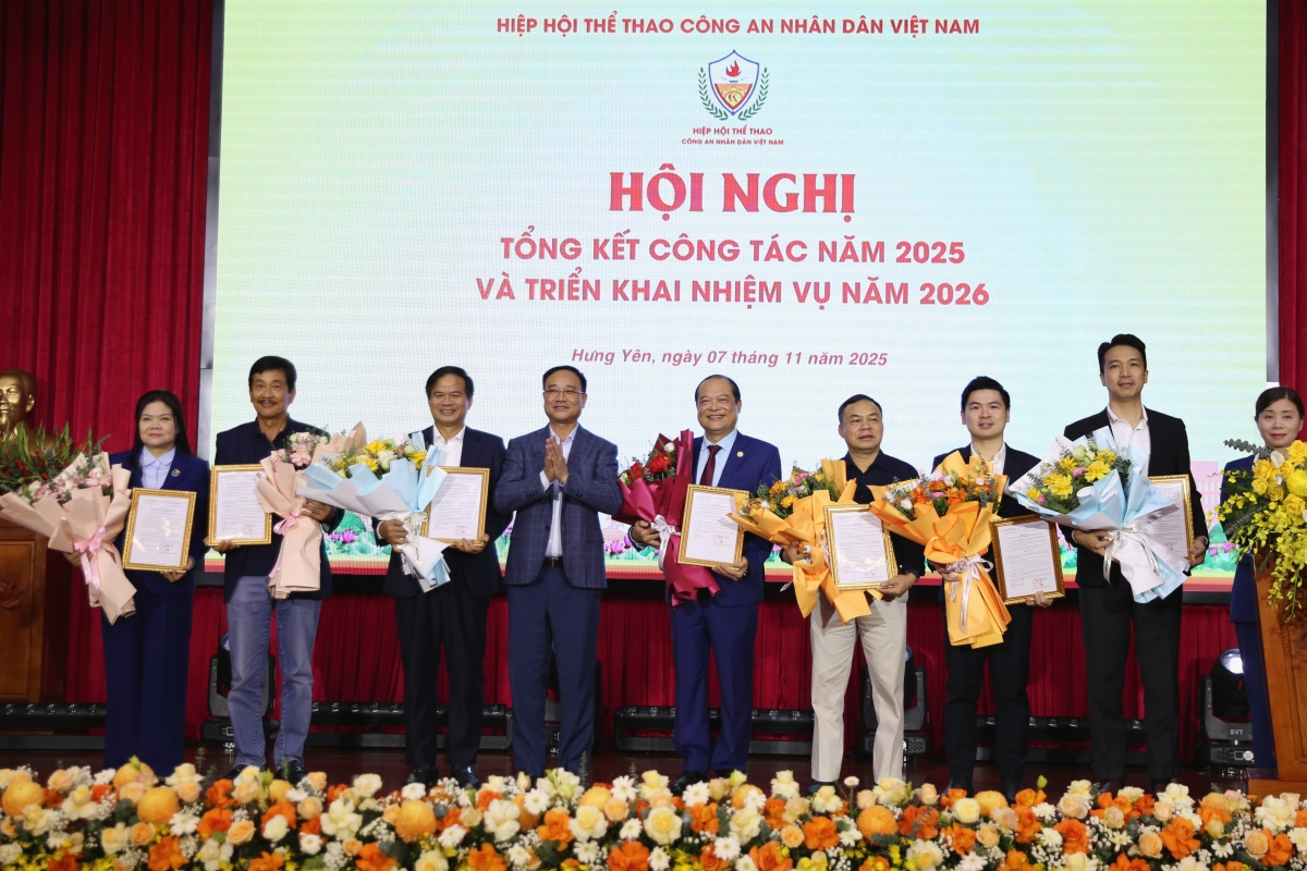 Thể thao CAND tuyên dương các tập thể cá nhân xuất sắc The thao CAND tuyen duong cac tap the ca nhan xuat sac