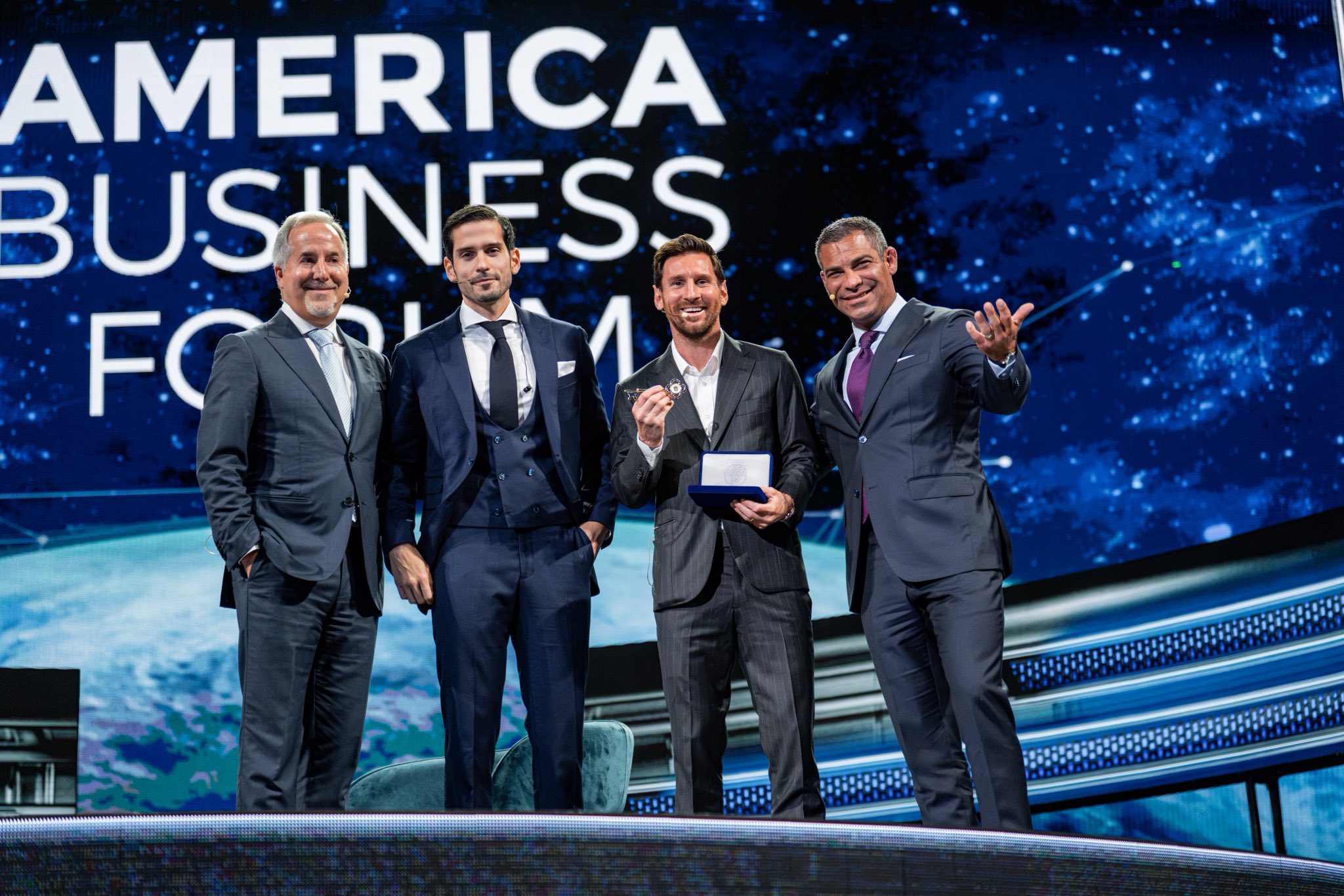 Messi tại American Business Forum Chúa ban cho tôi tài năng, tôi phải hy sinh rất nhiều để không phụ lòng Ngài 1