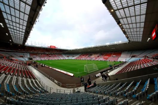 Sunderland dùng biển quảng cáo để hạn chế sức mạnh của Arsenal 2