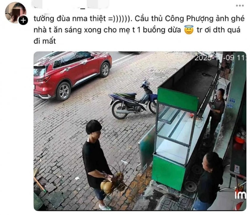 Công Phượng tặng dừa cho người hâm mộ 1