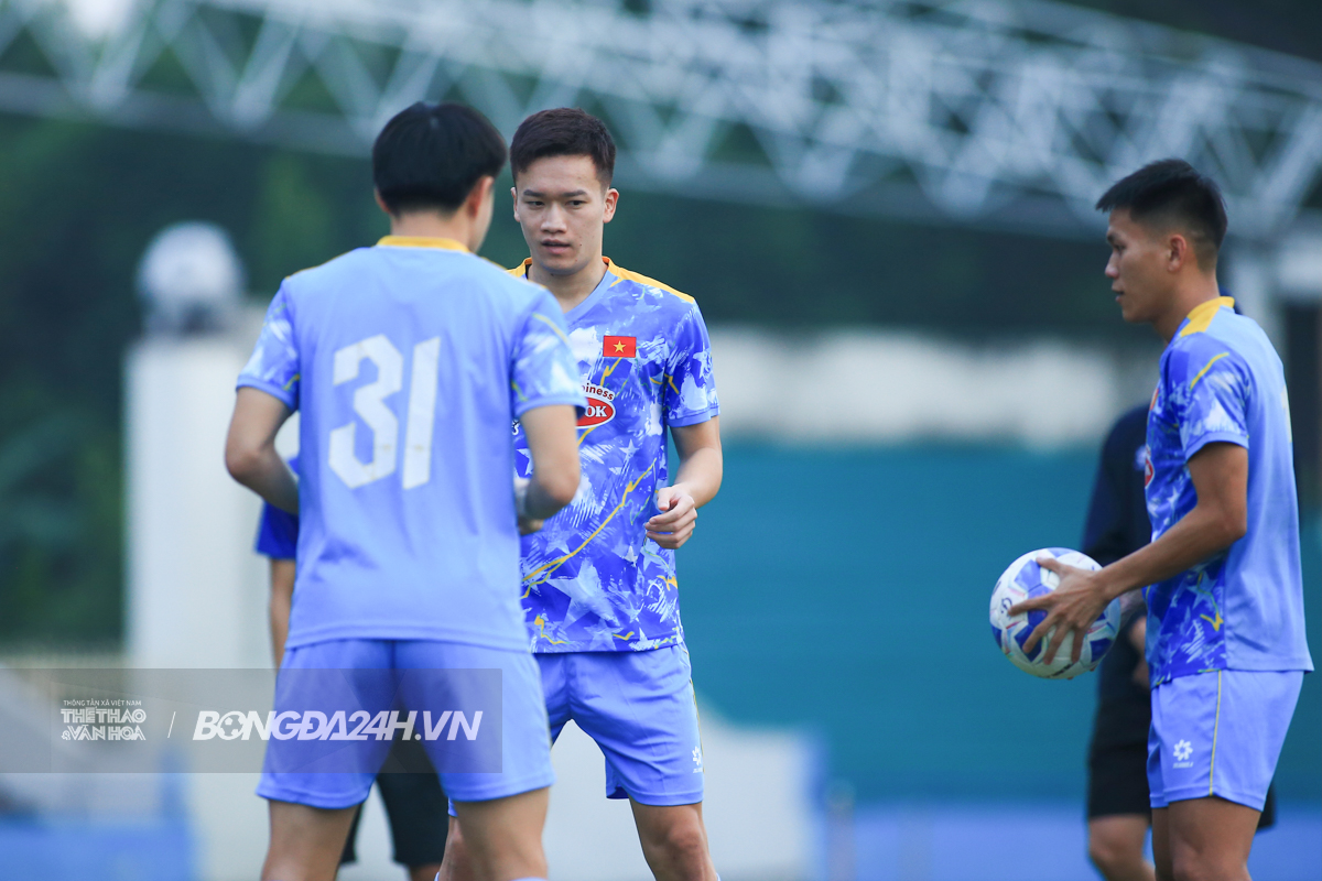 Nụ cười Xuân Son trở lại với ĐT Việt Nam 8