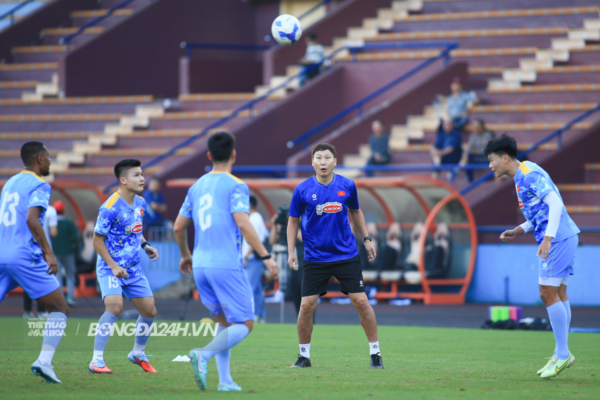 HLV Kim Sang Sik dT Viet Nam tap 12/11