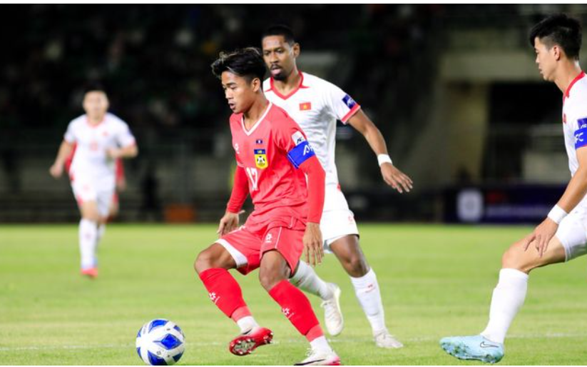 Dan sao tre doi tuyen Lao da thi dau day tu tin truoc Viet Nam