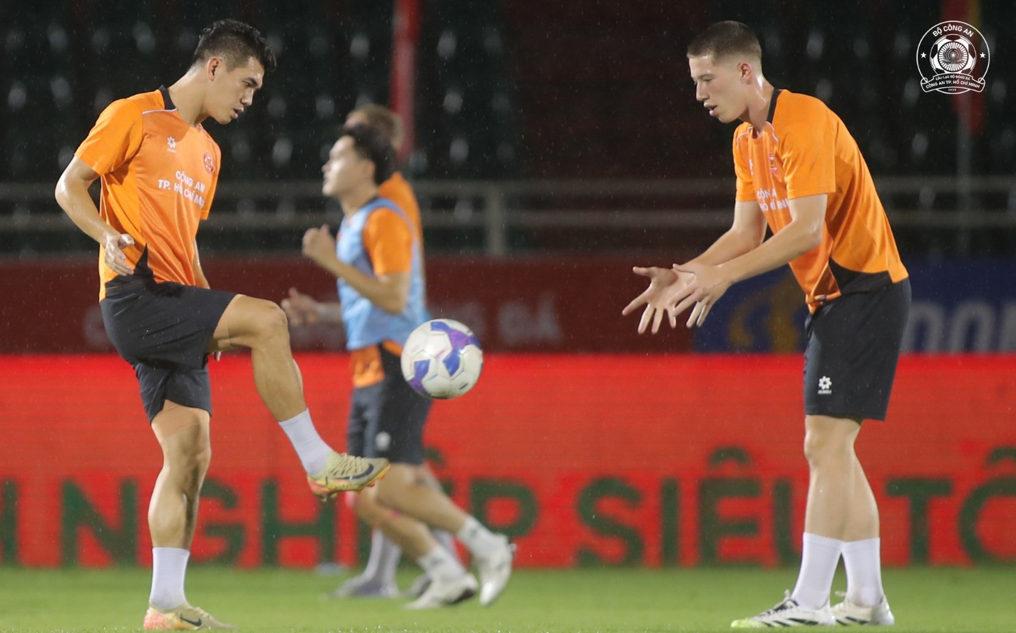 Lee Williams Cây sồi Anh chắp rễ phù sa Việt 4