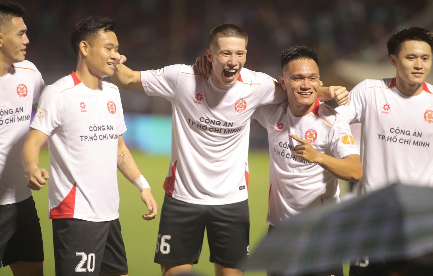 Lee Williams Cây sồi Anh chắp rễ phù sa Việt 1