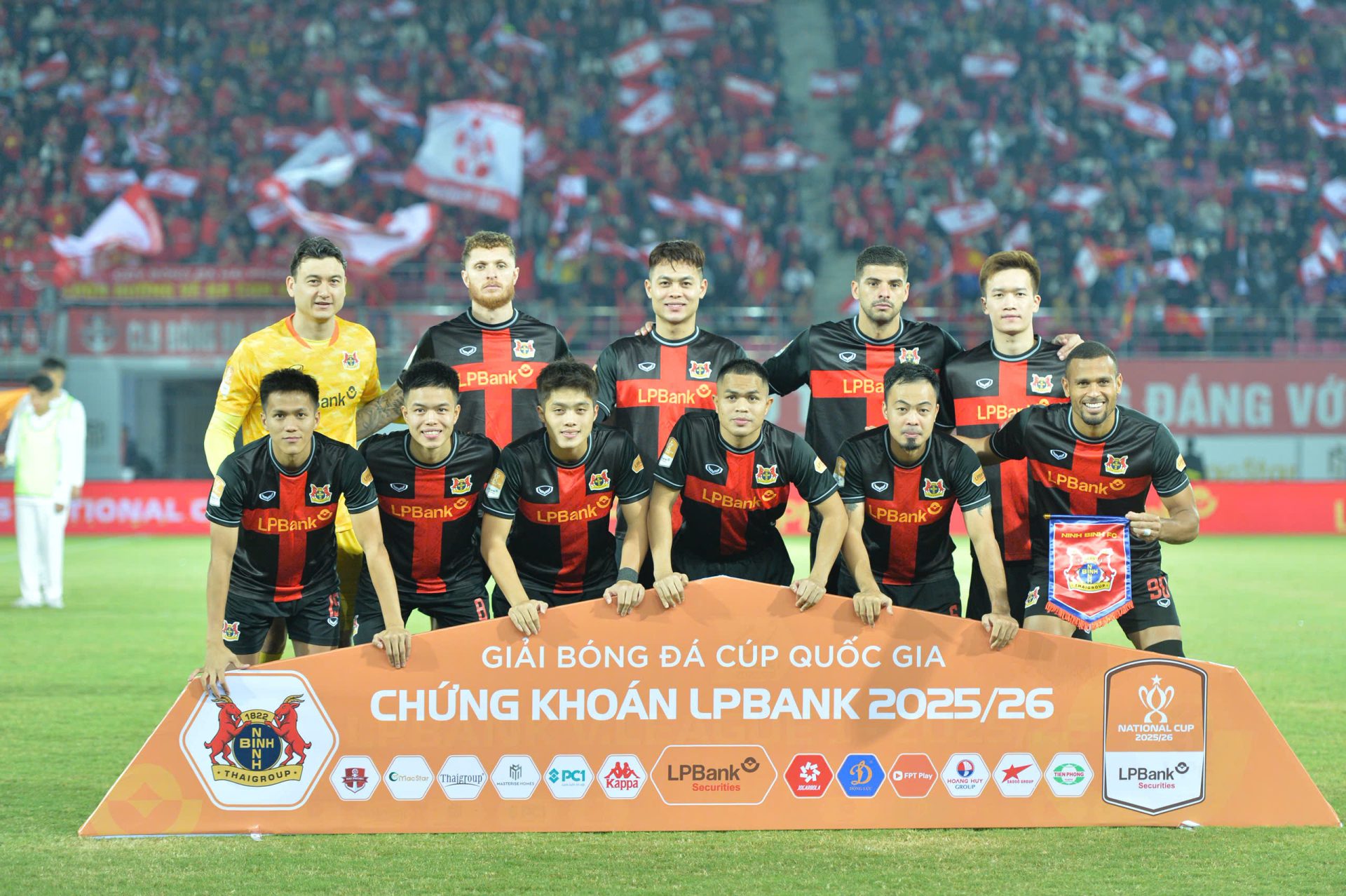 doi hinh CLB Ninh Binh