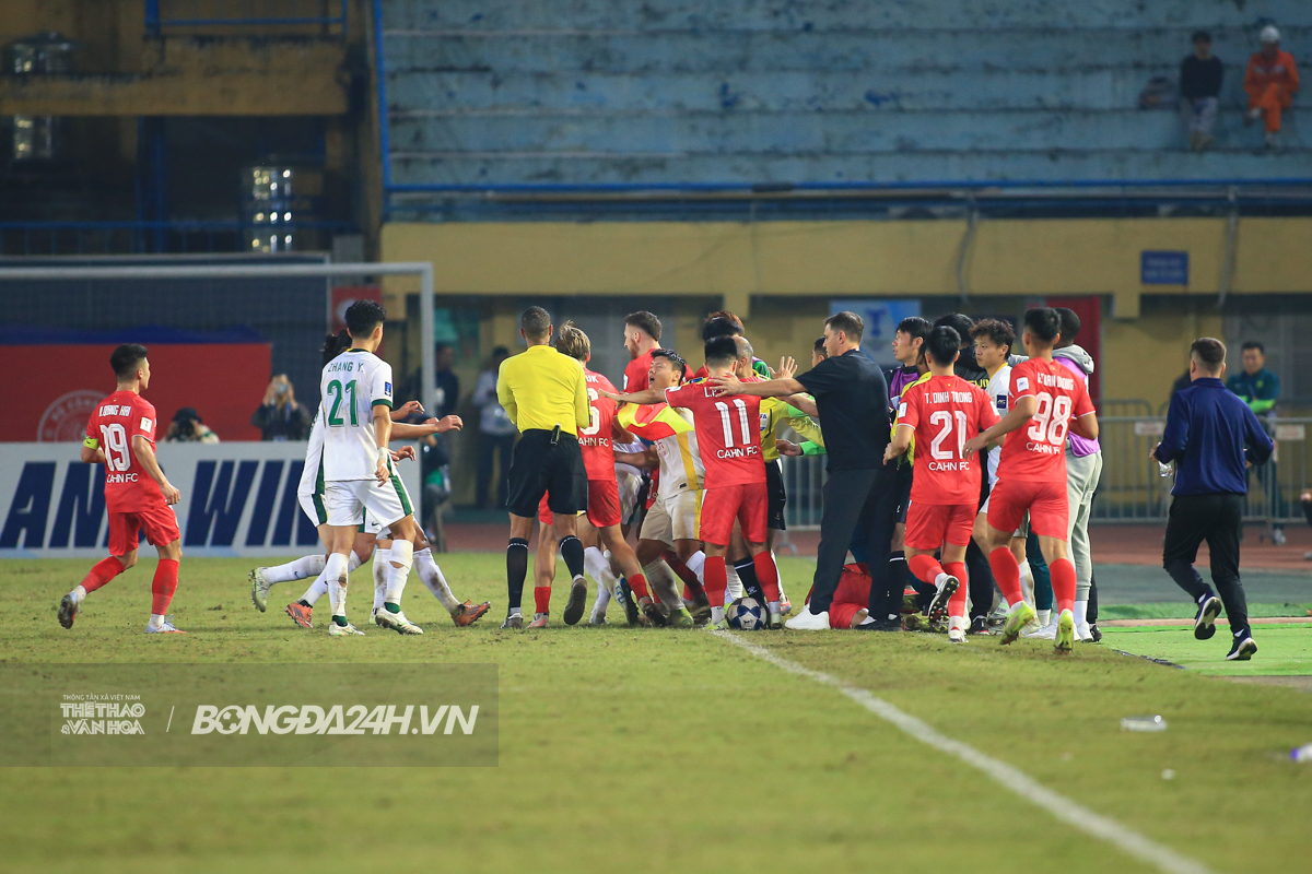 Phút cuối hỗn loạn trận CAHN vs Beijing Guoan 3