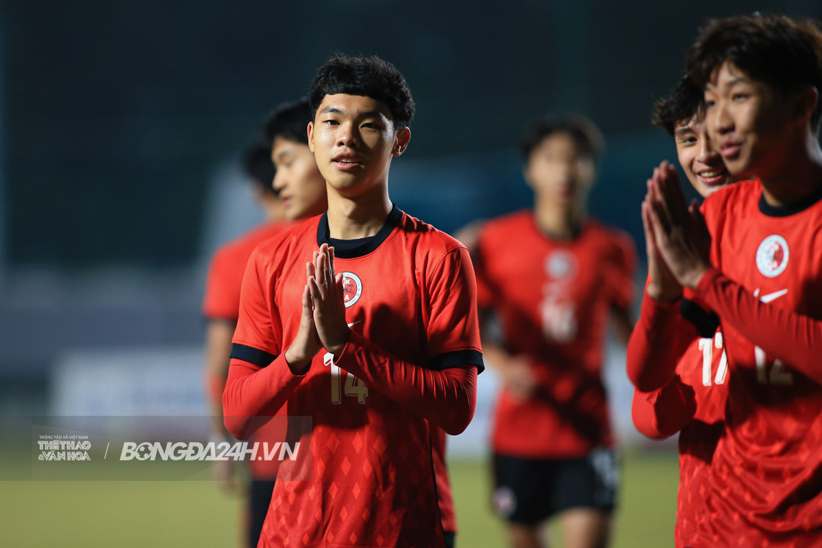 Cầu thủ đeo kính thi đấu tại giải U17 châu Á 4 Cầu thủ đeo kính thi đấu tại giải U17 châu Á 4