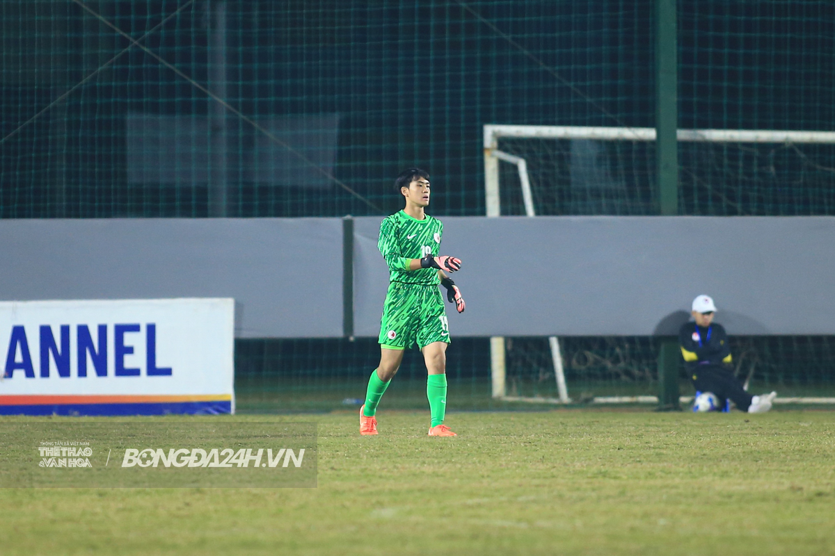 Cầu thủ đeo kính thi đấu tại giải U17 châu Á 5 Cầu thủ đeo kính thi đấu tại giải U17 châu Á 5