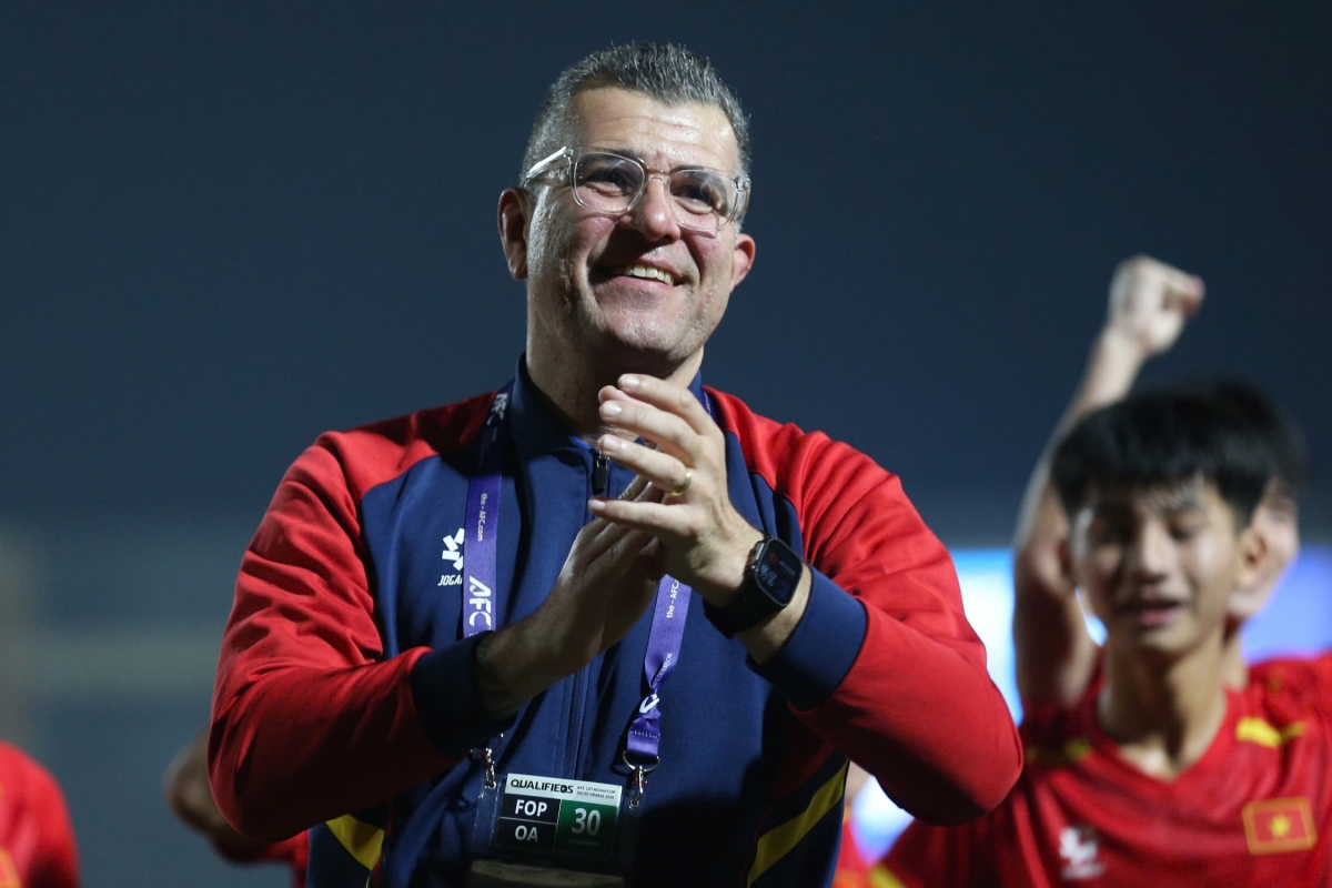 HLV Cristiano Roland vui mừng khi đưa ĐT U17 Việt Nam giành vé dự giải châu Á 2026 HLV Cristiano Roland vui mung khi dua dT U17 Viet Nam gianh ve du giai chau a 2026