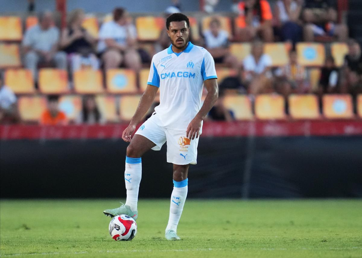 tieu su CJ Egan-Riley tieu su CJ Egan-Riley