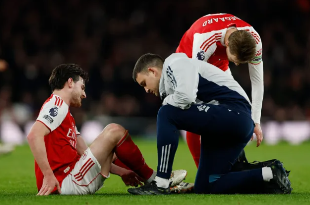  Declan Rice va Cristhian Mosquera.