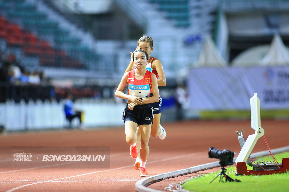 Nguyễn Thị Oanh, Lê Thị Tuyết tạo cuộc đua song mã trên đường chạy 1500m 4 Nguyễn Thị Oanh, Lê Thị Tuyết tạo cuộc đua song mã trên đường chạy 1500m 4