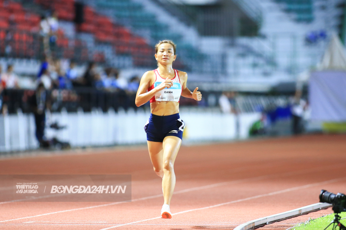 Nguyễn Thị Oanh, Lê Thị Tuyết tạo cuộc đua song mã trên đường chạy 1500m 6 Nguyễn Thị Oanh, Lê Thị Tuyết tạo cuộc đua song mã trên đường chạy 1500m 6