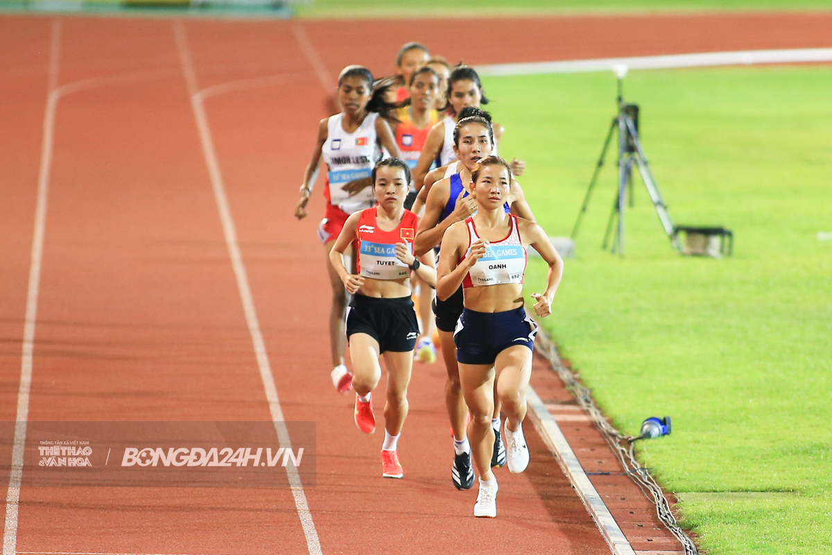 Nguyễn Thị Oanh, Lê Thị Tuyết tạo cuộc đua song mã trên đường chạy 1500m 1 Nguyễn Thị Oanh, Lê Thị Tuyết tạo cuộc đua song mã trên đường chạy 1500m 1